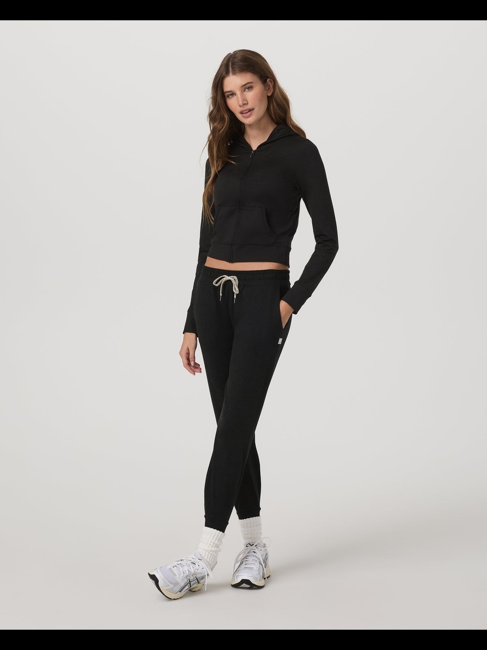 Vuori Performance Jogger - Heather Black - Picture 4 of 13